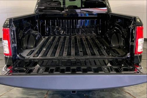 Diamond Black Crystal Pearlcoat 2022 RAM 1500 Big Horn/Lone Star