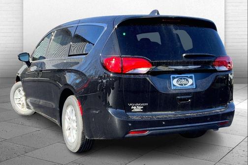 Diamond Black Crystal Pearlcoat 2026 Chrysler Voyager LX