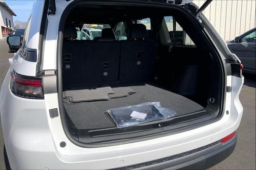 Bright White Clearcoat 2026 Jeep Grand Cherokee Limited