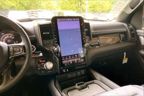 Diamond Black Crystal Pearlcoat 2026 RAM 1500 Limited