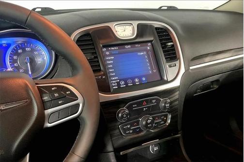 2022 Chrysler 300 Touring