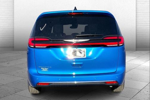 Hydro Blue Pearlcoat 2026 Chrysler Pacifica L