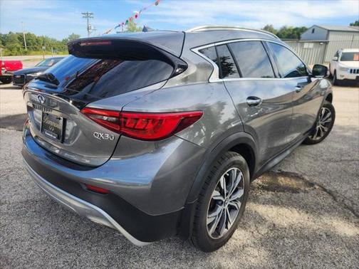 2017 INFINITI QX30 Premium