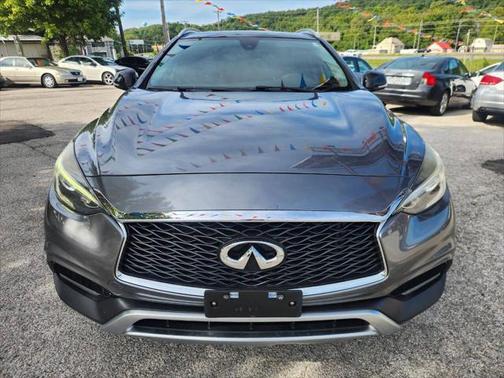 2017 INFINITI QX30 Premium