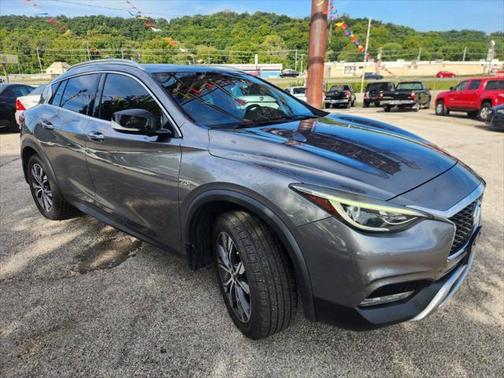 2017 INFINITI QX30 Premium