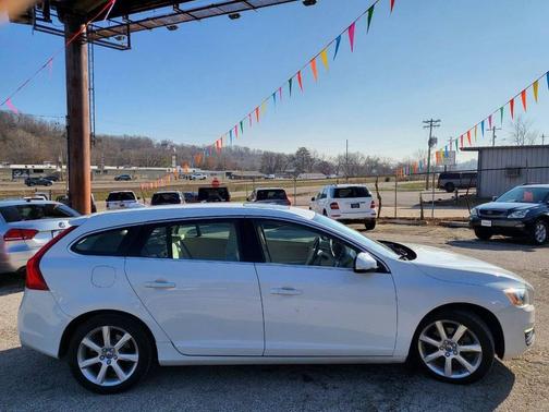 2016 Volvo V60 T5 Drive-E Premier