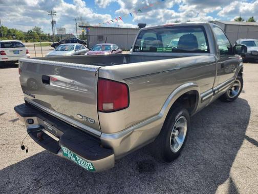 2001 Chevrolet S-10 Base