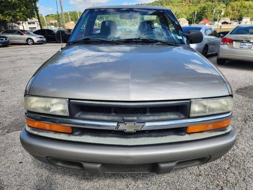 2001 Chevrolet S-10 Base
