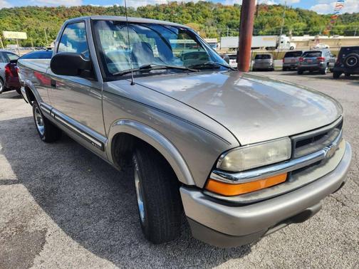 2001 Chevrolet S-10 Base