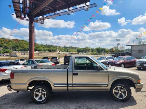 2001 Chevrolet S-10 Base