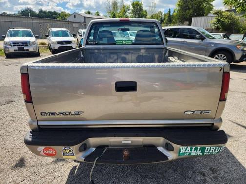 2001 Chevrolet S-10 Base