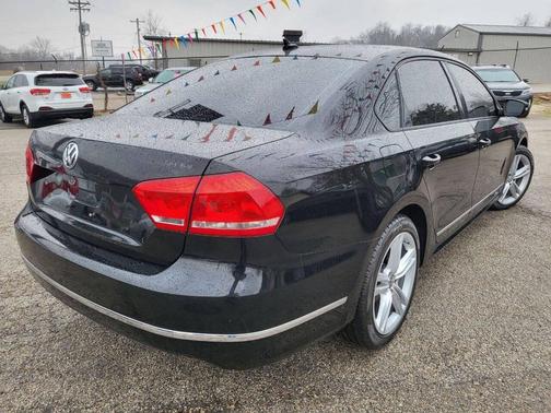 2013 Volkswagen Passat 2.0 TDI SE w/ Sunroof