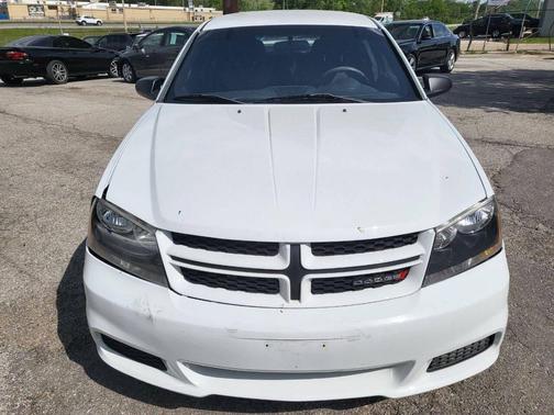 White 2014 Dodge Avenger SE