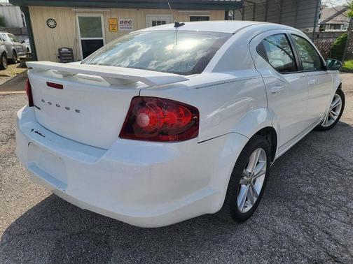 White 2014 Dodge Avenger SE