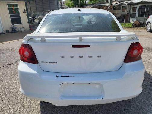 White 2014 Dodge Avenger SE