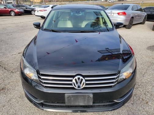 2014 Volkswagen Passat 1.8T Auto SE w/Sunroof & Nav