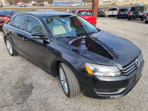 2014 Volkswagen Passat 1.8T Auto SE w/Sunroof & Nav