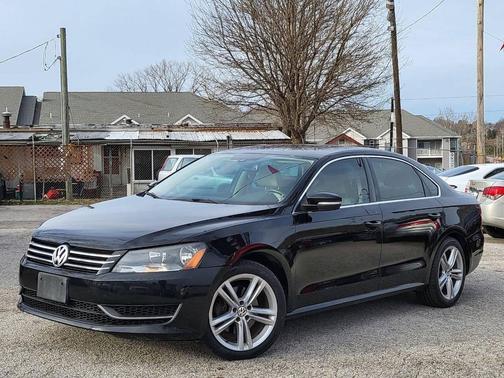 2014 Volkswagen Passat 1.8T Auto SE w/Sunroof & Nav