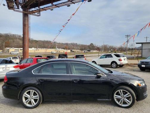 2014 Volkswagen Passat 1.8T Auto SE w/Sunroof & Nav