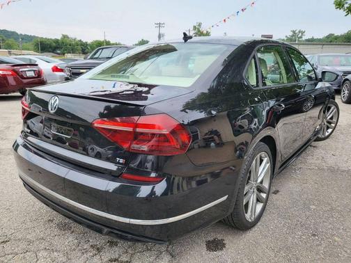 Deep Black Pearl Metallic 2018 Volkswagen Passat 2.0T S