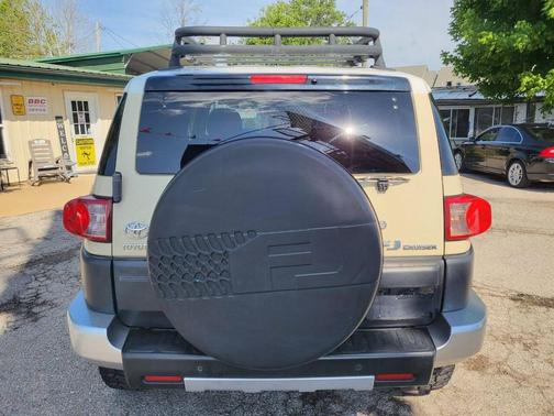 Cream 2008 Toyota FJ Cruiser Base