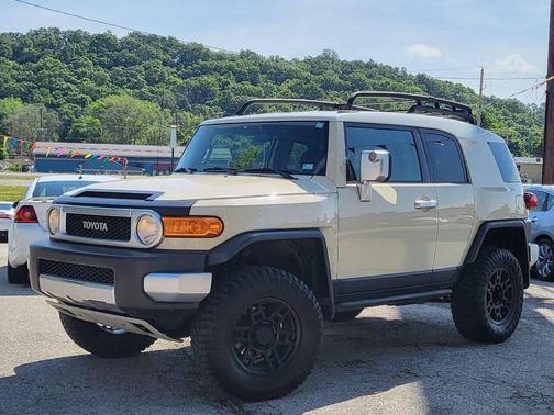 Cream 2008 Toyota FJ Cruiser Base