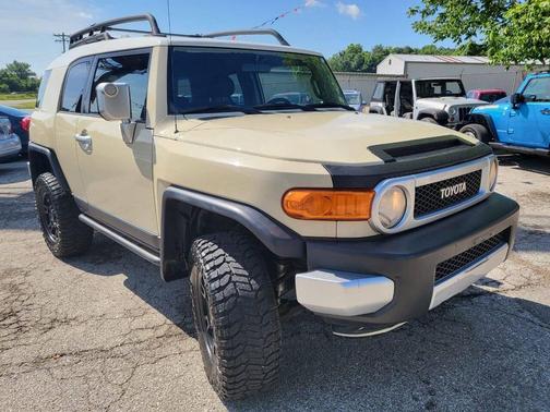 Cream 2008 Toyota FJ Cruiser Base