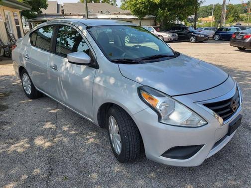 Silver 2017 Nissan Versa 1.6 SV