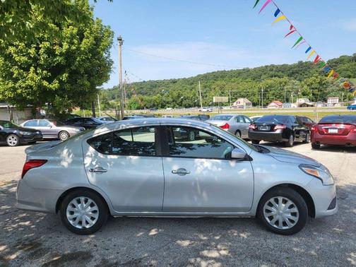 Silver 2017 Nissan Versa 1.6 SV