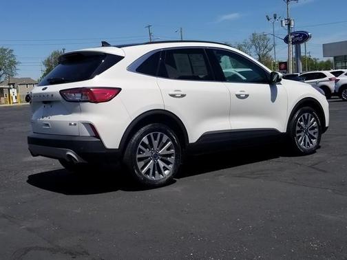 2022 Ford Escape TITANIUM
