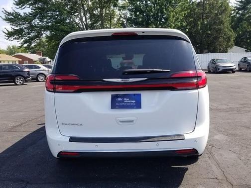 Bright White Clearcoat 2025 Chrysler Pacifica SELECT