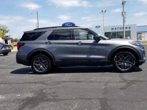 CARBONIZED GRAY METALLIC 2025 Ford Explorer ST-LINE