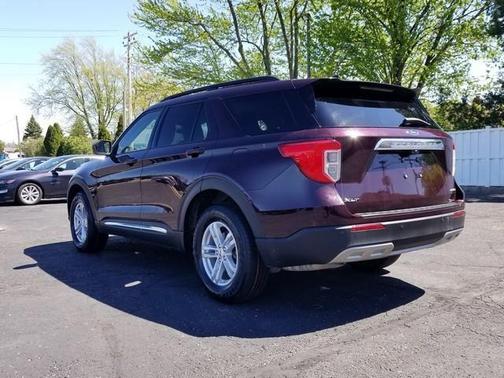 JEWEL RED MET TINTED CC 2023 Ford Explorer XLT