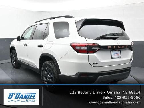Platinum White Pearl 2026 Honda Pilot TrailSport