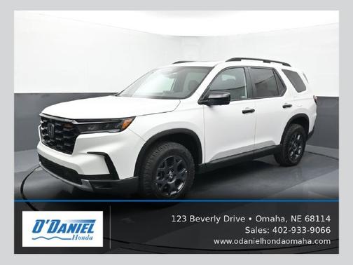 White 2024 Honda Pilot TrailSport