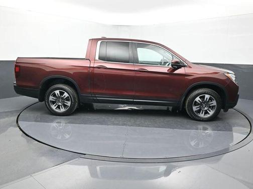 Deep Scarlet Pearl 2019 Honda Ridgeline RTL