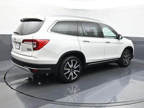 2022 Honda Pilot Touring 8-Passenger