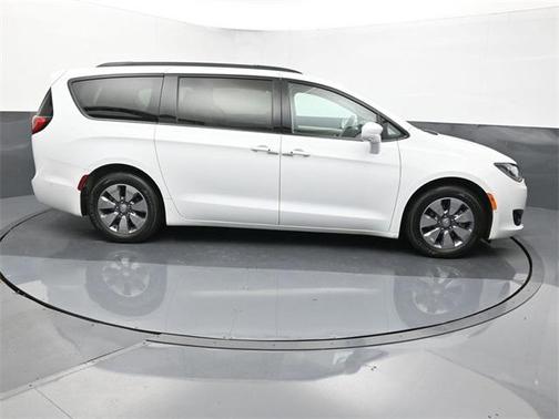 2018 Chrysler Pacifica Hybrid Limited