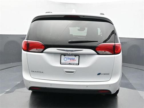 2018 Chrysler Pacifica Hybrid Limited