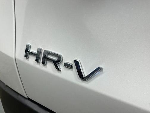 Platinum White Pearl 2027 Honda HR-V LX