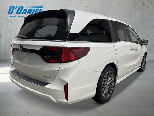 Platinum White Pearl 2026 Honda Odyssey Touring