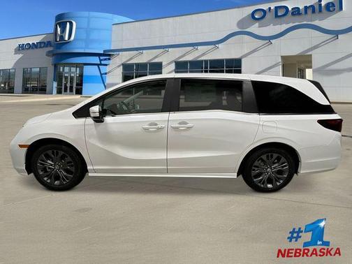 Platinum White Pearl 2026 Honda Odyssey Touring