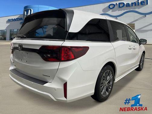 Platinum White Pearl 2026 Honda Odyssey Touring
