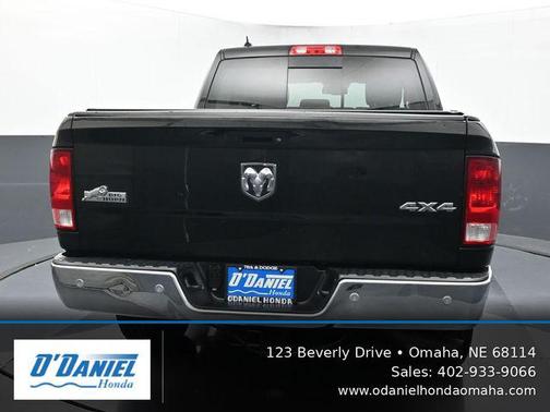 Brilliant Black Crystal Pearlcoat 2017 RAM 1500 Big Horn