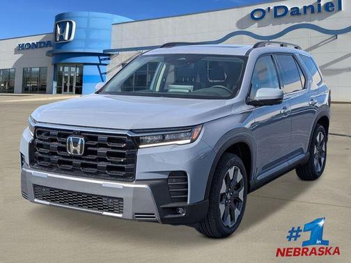 Crystal Black Pearl 2026 Honda Pilot Touring 8-Passenger