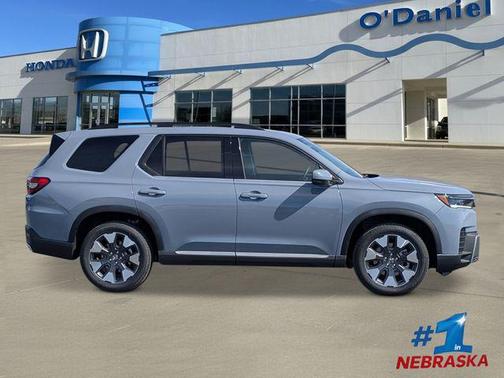 Crystal Black Pearl 2026 Honda Pilot Touring 8-Passenger