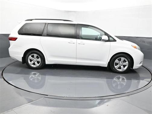 2016 Toyota Sienna LE