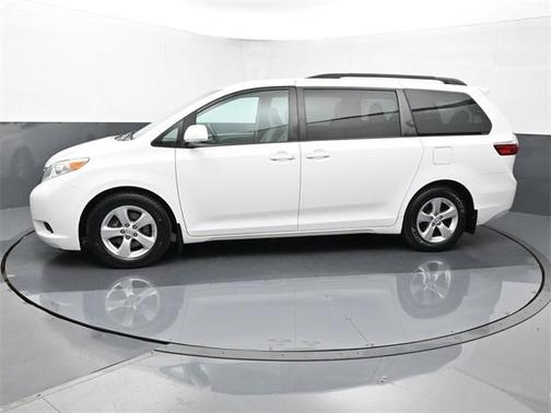 2016 Toyota Sienna LE