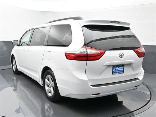 2016 Toyota Sienna LE