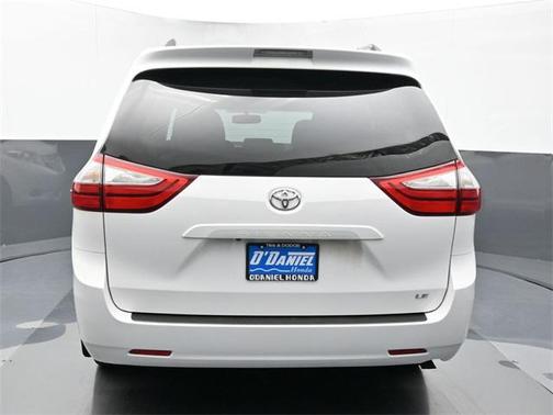 2016 Toyota Sienna LE